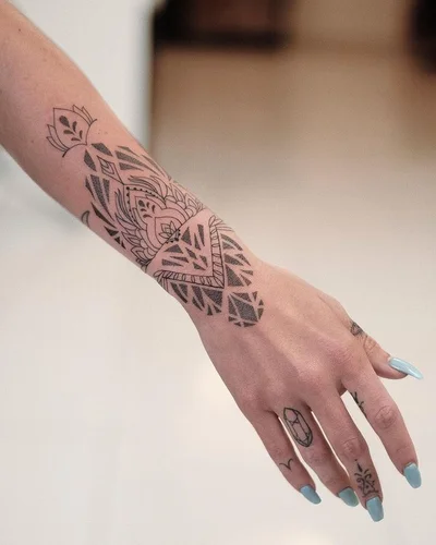 Sasha Masiuk tattoo 029