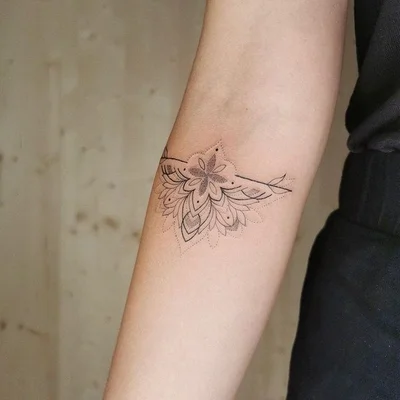 Sasha Tattooing tattoo 015