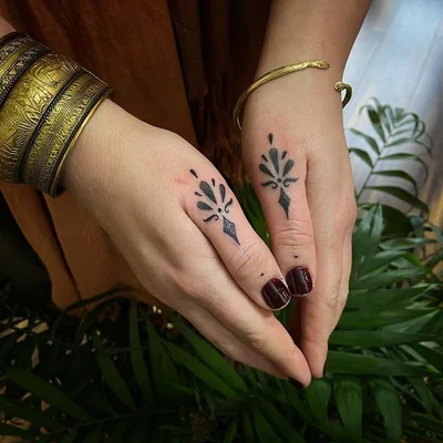 Saskia Viney tattoo 019