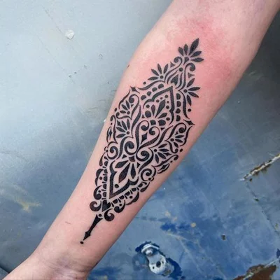 Saskia Viney tattoo 021