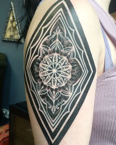 Saskia Viney tattoo 037