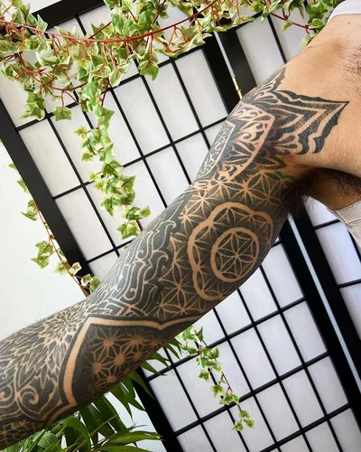 Saskia Viney tattoo 042