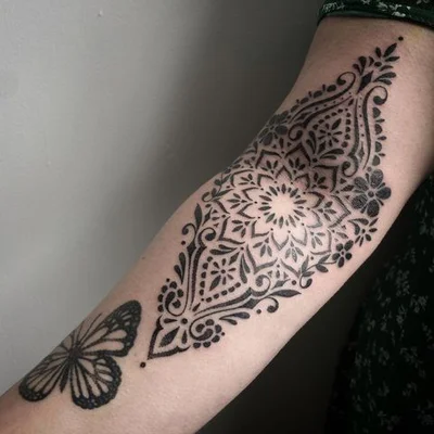 Saskia Viney tattoo 049