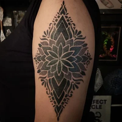 Saskia Viney tattoo 050