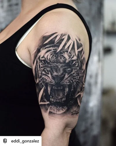 Schwarz oder Gold tattoo 023