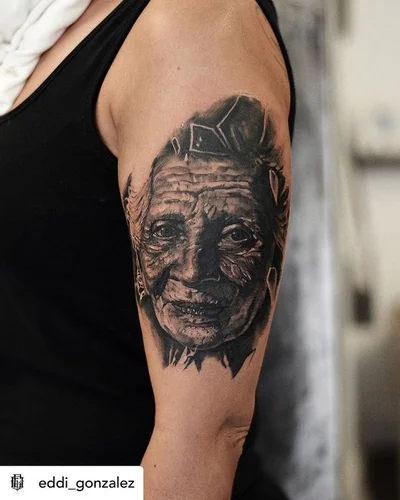 Schwarz oder Gold tattoo 030
