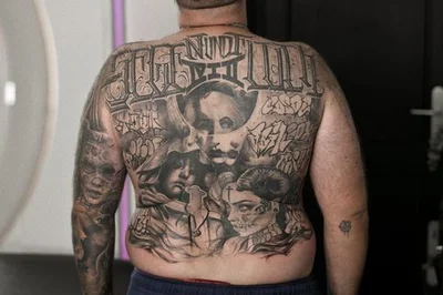 Schwarz oder Gold tattoo 038