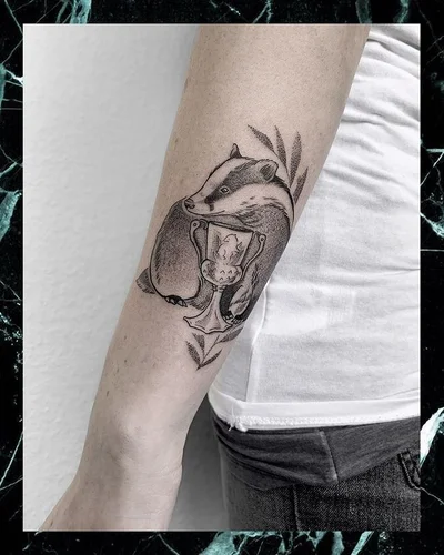 Schwarz oder Gold tattoo 046