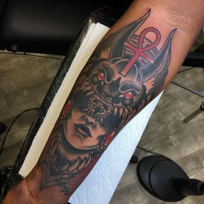 Schyler Ames tattoo 032