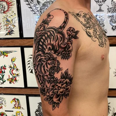 Scott Moss tattoo 047