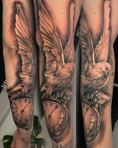 Sebastian Thompson tattoo 041