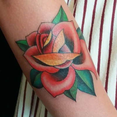 Sera Hunt tattoo 010