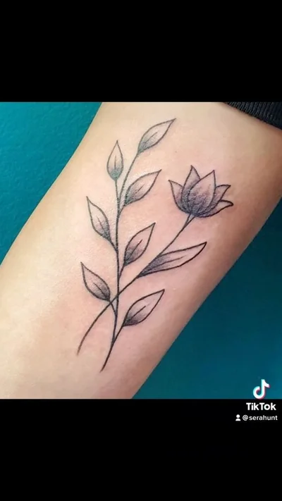 Sera Hunt tattoo 013