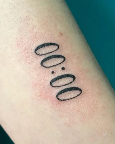 Sera Hunt tattoo 021