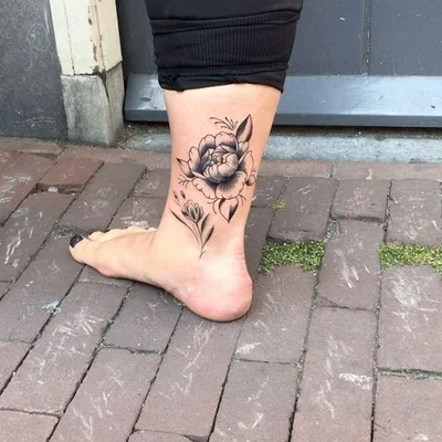 Sera Hunt tattoo 022