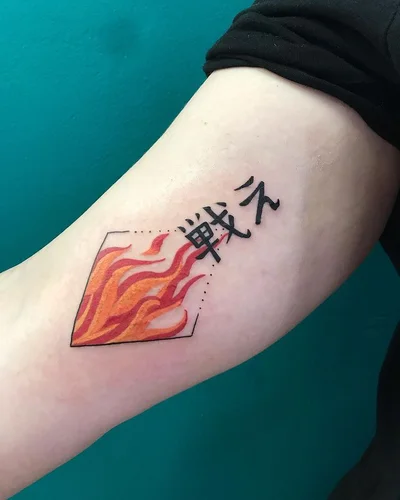 Sera Hunt tattoo 027