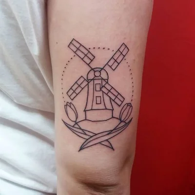 Sera Hunt tattoo 031