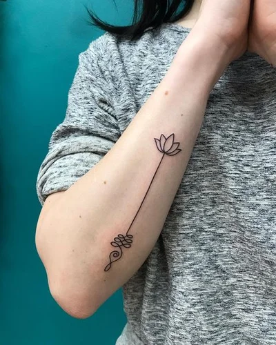 Sera Hunt tattoo 034