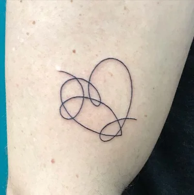 Sera Hunt tattoo 046