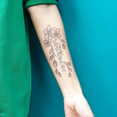 Sera Hunt tattoo 047