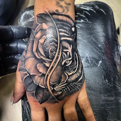 Serge Acuna tattoo 027