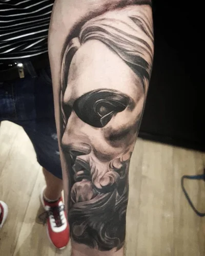 Seth Mgt tattoo 008