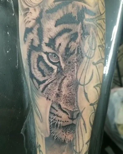 Isaac D tattoo 042