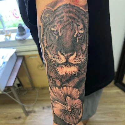 Shannon tattoo 012