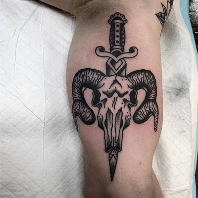 Shane Castle tattoo 014