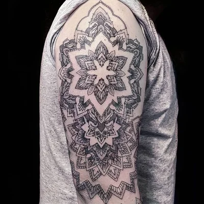 Shanna Keyes tattoo 040