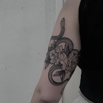 Sharna Lee tattoo 043