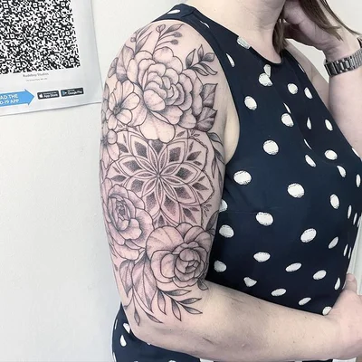 Sharni Hooker tattoo 031