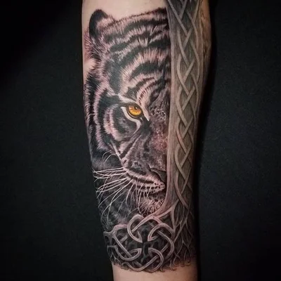 Sharon Lynn tattoo 027