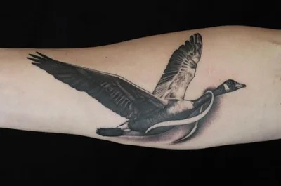 Shayna Pray tattoo 010