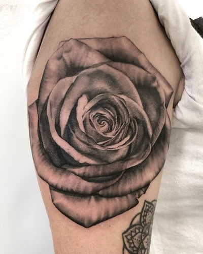 Shayna Pray tattoo 012