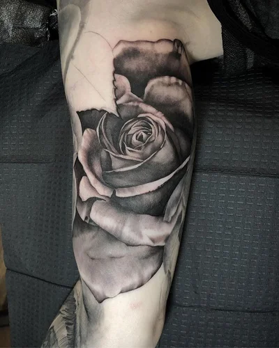Shayna Pray tattoo 013