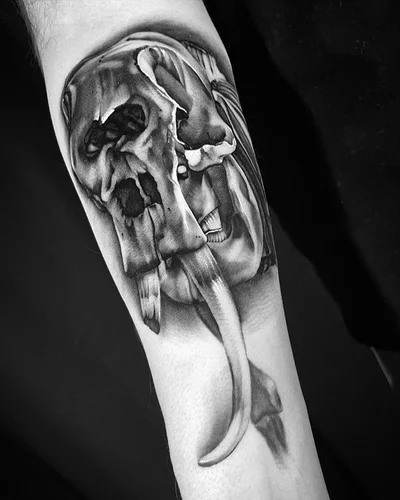 Shayna Pray tattoo 018