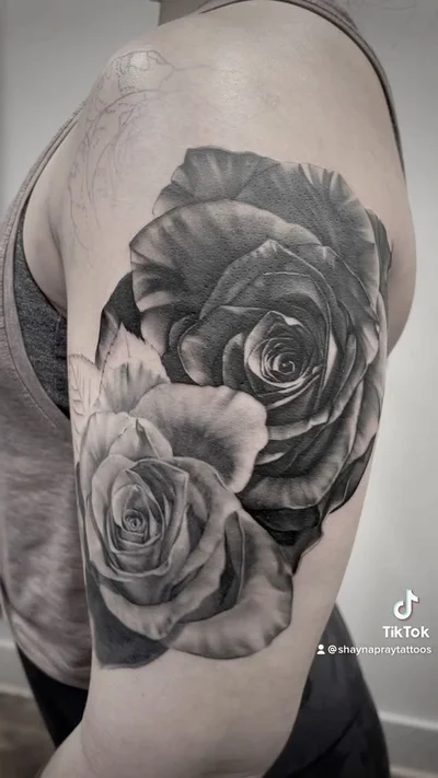 Shayna Pray tattoo 037