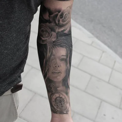 Anna Petrova tattoo 007