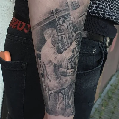 Anna Petrova tattoo 014