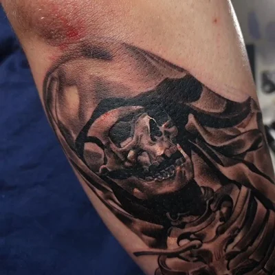 Anna Petrova tattoo 015