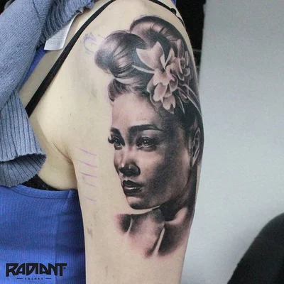 Anna Petrova tattoo 018