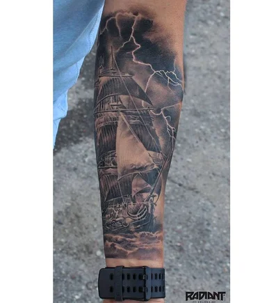 Anna Petrova tattoo 019