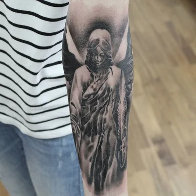 Anna Petrova tattoo 025