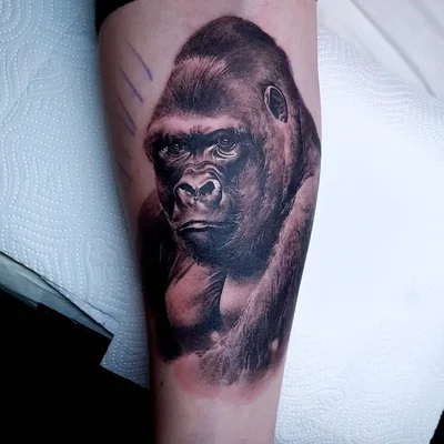 Anna Petrova tattoo 032