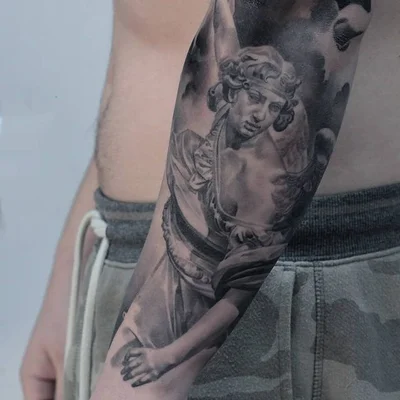 Anna Petrova tattoo 045
