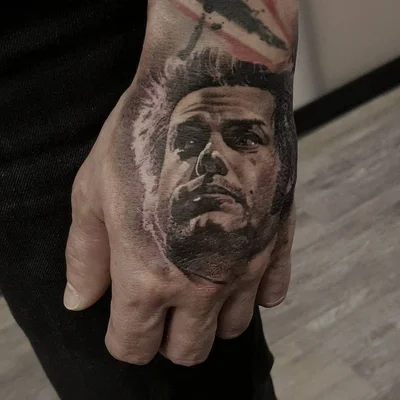 Anna Petrova tattoo 050