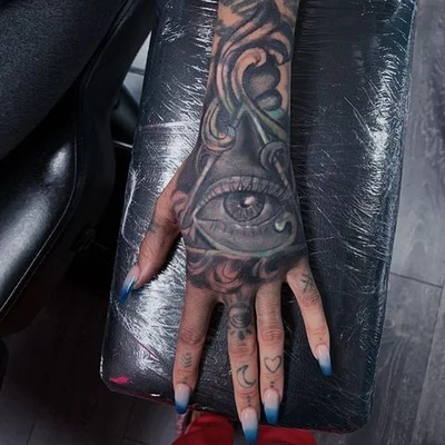Uneq tattoo 026