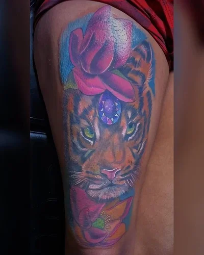 Uneq tattoo 047