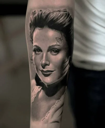 Katrina Jones tattoo 022